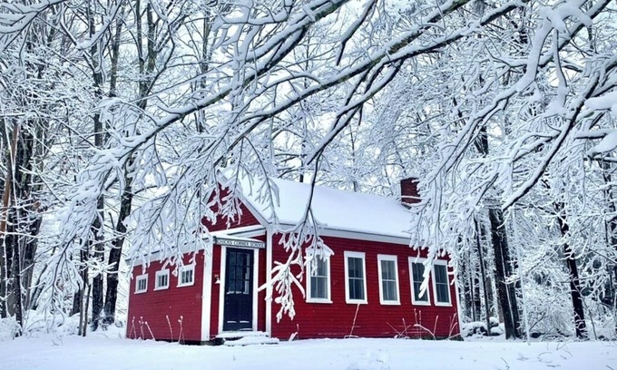 Sandwich Cottage | Cozy Schoolhouse in charming Sandwich with WiFi, AC