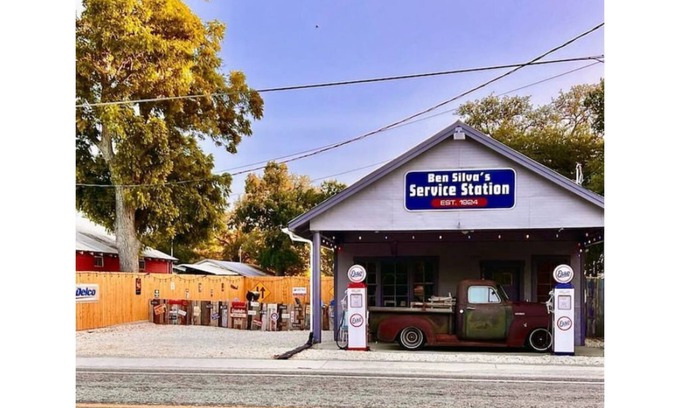 Staples House | Cozy Service Station in the heart of Staples
