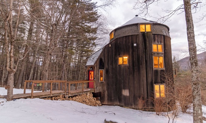Willow Ski Chalet | Cozy Silo with Sunset Mountain Views near Woodstock