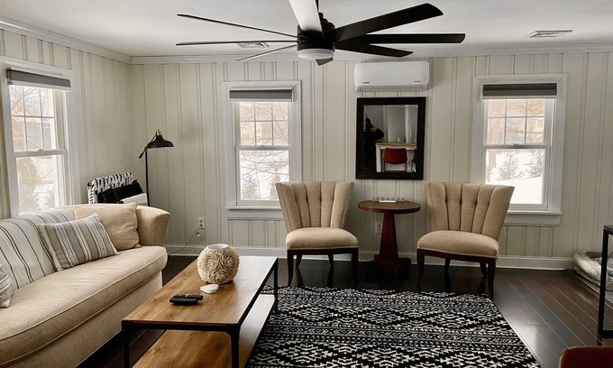 South Kingstown House | Cozy SK Cottage 💜