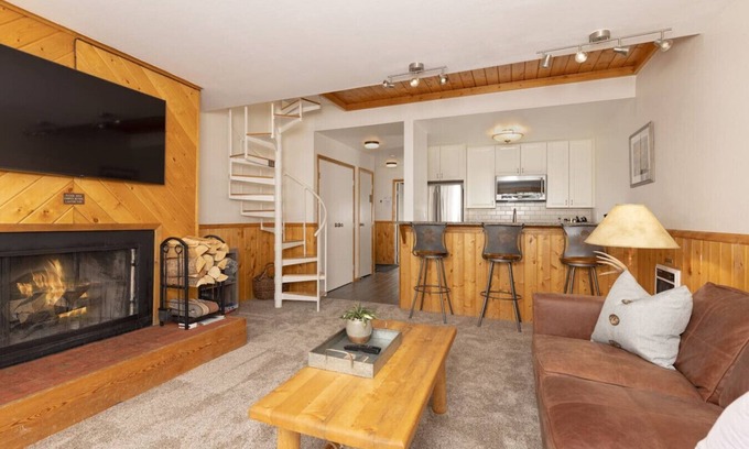 Big Sky Condo | Cozy Slope-Side 2 Bedroom, Walk to Chairlifts!