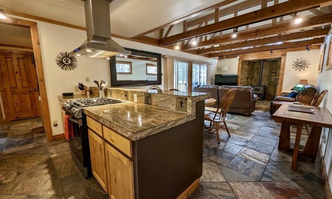 Sunriver House | Cozy, smoke-free, 2 BD 2 BA home, 6 adult MAX, 6 SHARC passes, steps to village