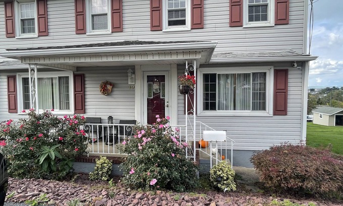 Wilkes-Barre House | Cozy Spacious FamilyFriendly 4B Residential Home