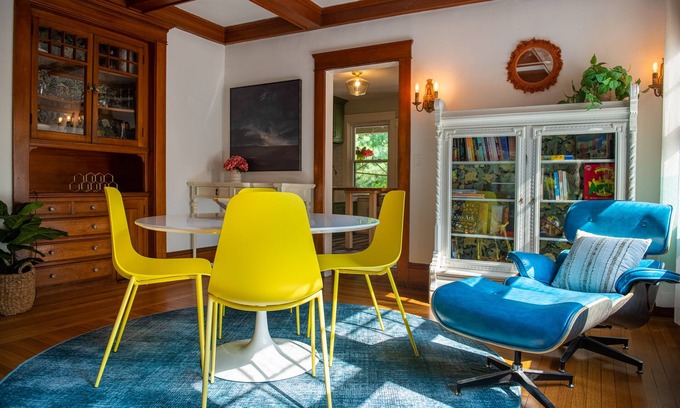 South Providence Apartment | Cozy & Spacious home next to Gorgeous City Park - Outdoor Dining, Hot Tub & Gym!