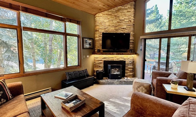 Mammoth Lakes House | Cozy, Spotless, Family Friendly - Walk to dining/shops, new remodeled bathrooms