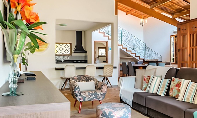 Feiticeira House | Cozy stained glass house close to the beach