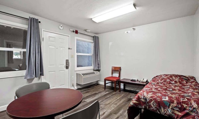 Fremont House | (Cozy studio, 2BED, 1BA, w/kitchen)
