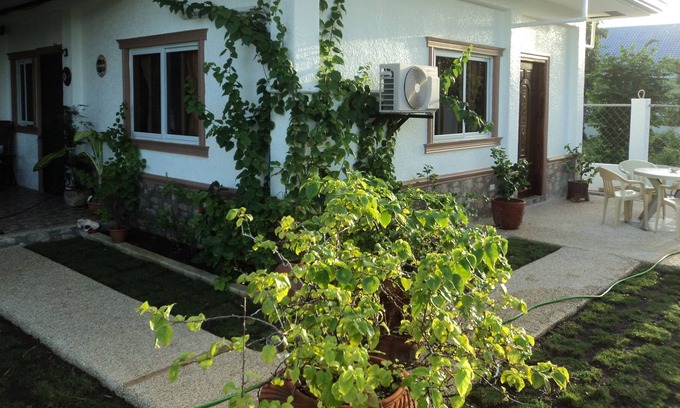 Libaong Apartment | Cozy studio apartment with pool, located at Libaong near beach