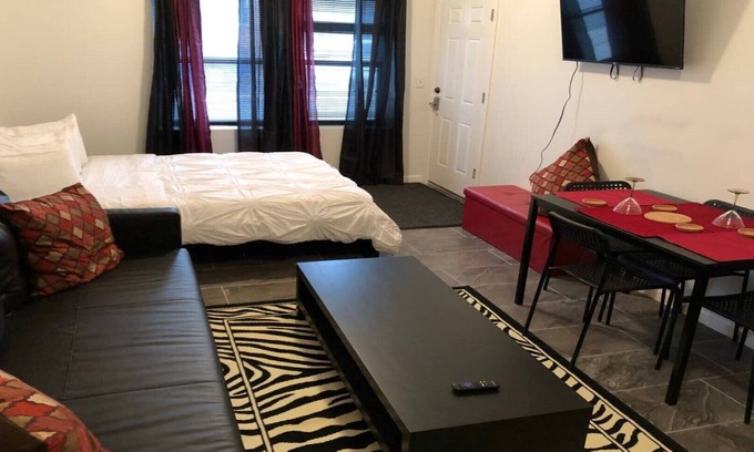 Marion House | COZY STUDIO APARTMENT! CLOSE TO JOURNAL SQUARE
