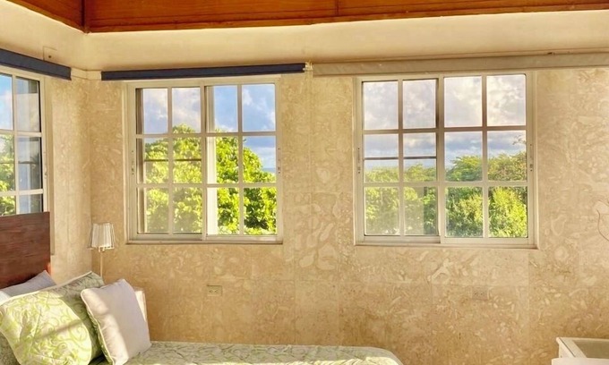 Ensanche Miramar Apartment | Cozy Studio Near the Sea plus Terrace Reliable Wifi and Equipped Kitchen.