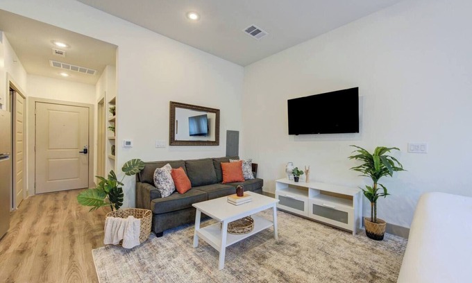 Addicks Apartment | Cozy studio, ready to host the next couple or solo travelers adventures in west Houston