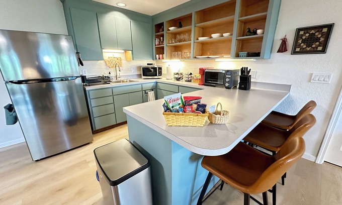 Lake Forest Park Apartment | Cozy studio that sleeps 4 in Kenmore with a/c, WiFi and farm fresh eggs!