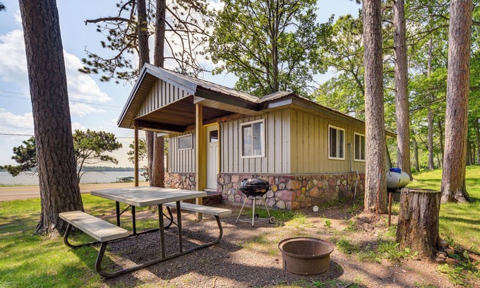 Stone Lake Apartment | Cozy Studio w/Community Docks in Stone Lake!