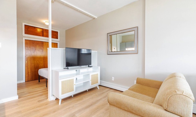 Hampton Apartment | Cozy Studio w/Full Kitchen
