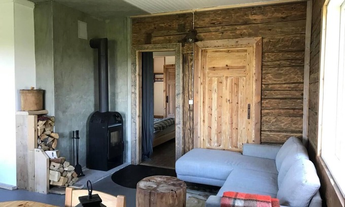 Ramsele Cottage | Cozy stuga with mountain & northern lights view