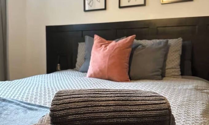 Longueuil Apartment | Cozy Suburban Retreat Free Parking Close to Montreal DownTown