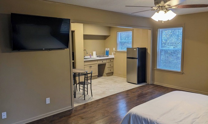 Jackson Apartment | Cozy Suite N. Jackson