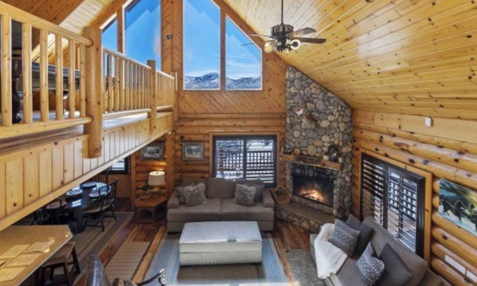 Castle Glen Estates House | Cozy Sun-Soaked retreat, stunning view+Hot Tub In Castle Glenn Estates 564796