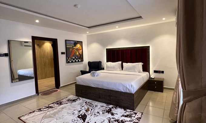 Port Harcourt Hotel | Cozy Superior Suite