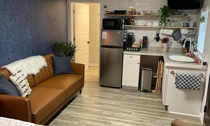 Eva House | Cozy tiny home cabin in Eva, TN near Kentucky Lake