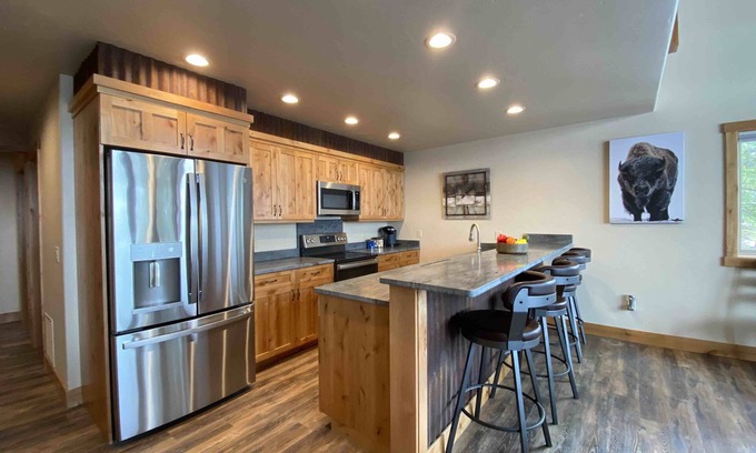 Bigfork House | Cozy Townhome in Exclusive Eagle Bend - Steps away from Clubhouse