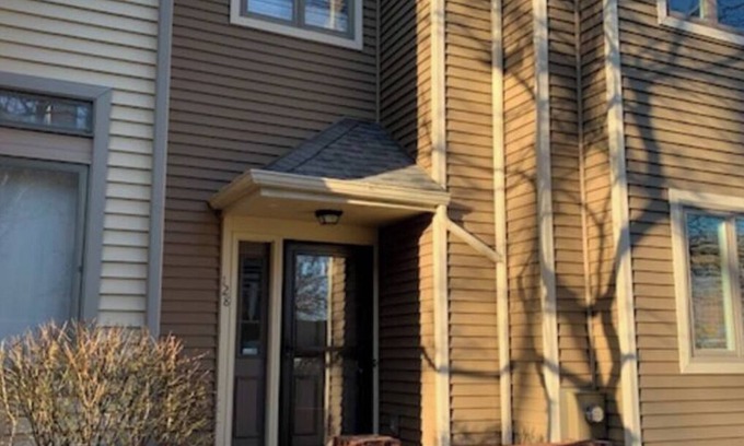 Corn Hill House | Cozy Townhouse By Genesee River