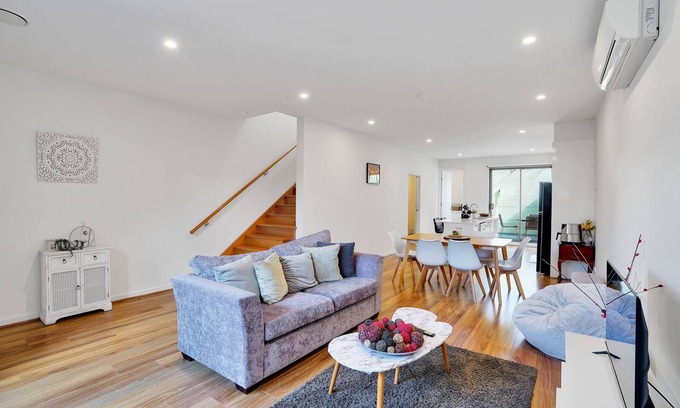 Werribee Apartment | Cozy Townhouse in Werribee centre