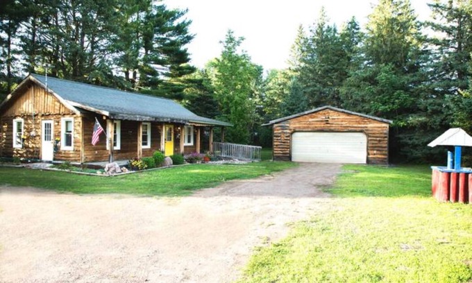 Mountain Cabin | Cozy Trails Cottage in Oconto County direct access to snowmobile/UTV trails!