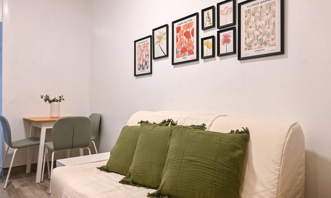 Numancia Apartment | Cozy two-bedroom apartment on Av. Albufera