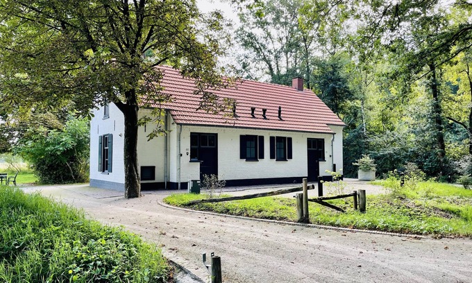 Erp House | Cozy two-under-one group home near the forest