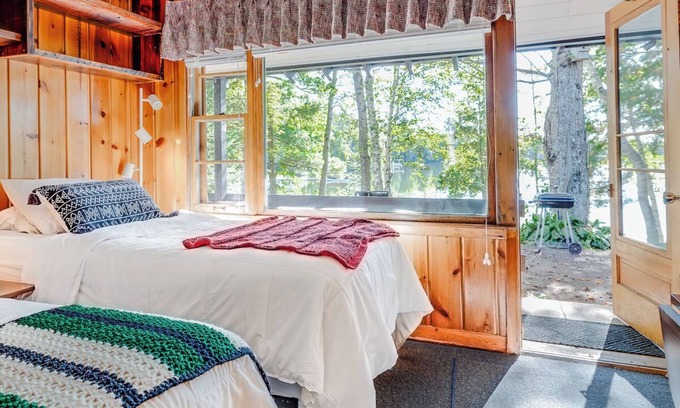 Presque Isle Apartment | Cozy Updated Lakeside Retreat W/Full Kitchenette