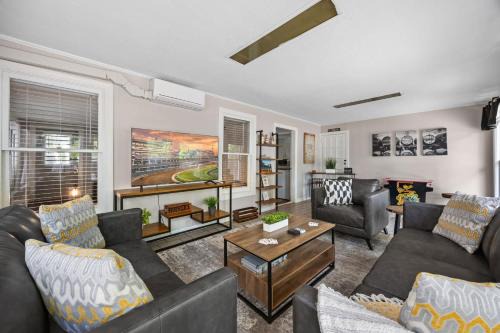 Bonnycastle Apartment | Cozy & Updated Unit in the Heart of the Highlands