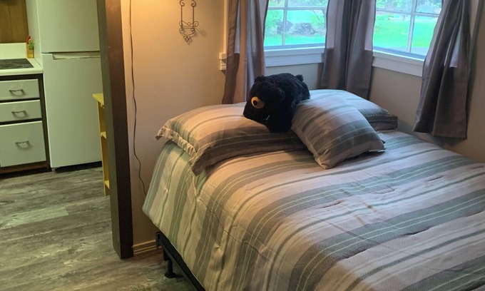 Cuba Cottage | Cozy, upgraded, pet friendly cabin, formerly Cuba Lake Vintage Duck House.