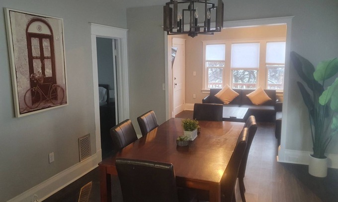 North Buffalo Apartment | Cozy upper apartment in North Buffalo
