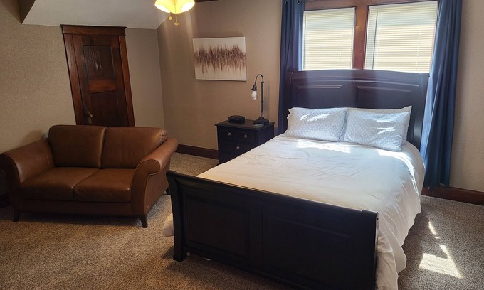 Carthage Apartment | Cozy upstairs bungalow
