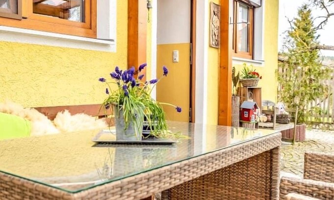 Burglengenfeld Apartment | Cozy vacation apartment "Morgenrot" (50 sqm) with sunbathing lawn for exclusive use.