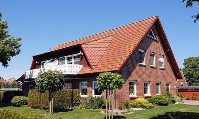 Holtgast Apartment | Cozy vacation apartment in a green, rural location - directly by the dike