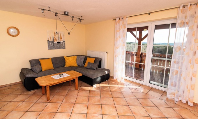Spalt Apartment | Cozy vacation apartment with south-facing balcony and lake view