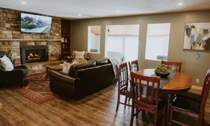 Webster Cabin | Cozy Vacation Cottage on the Lake with Hot Tub!