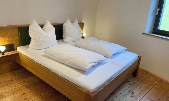 Wiesenbronn House | Cozy vacation home in the heart of the red wine island