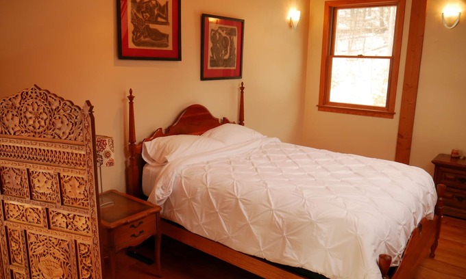 Whately Villa | Cozy Valley View Post & Beam Villa!