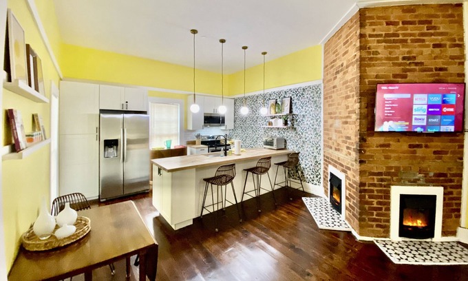 Morganton House | Cozy Victorian in the Center of downtown Morganton (Dog Friendly!)