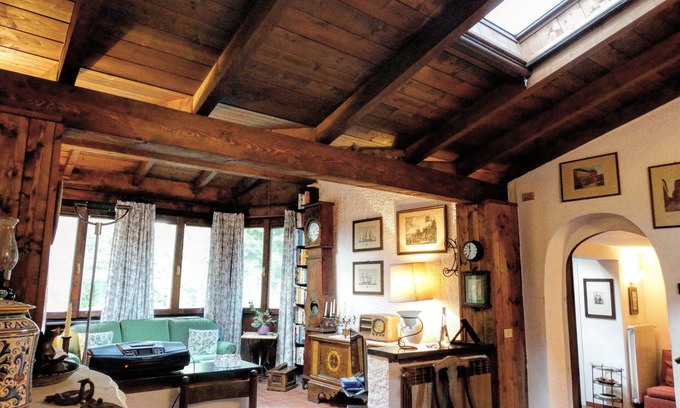 Locate Varesino Villa | Cozy villa surrounded by greenery near Como and Milan