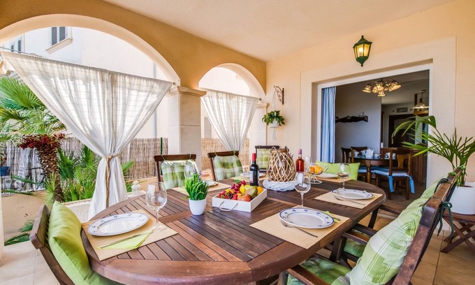 Mallorca Island House | Cozy Villa with Garden