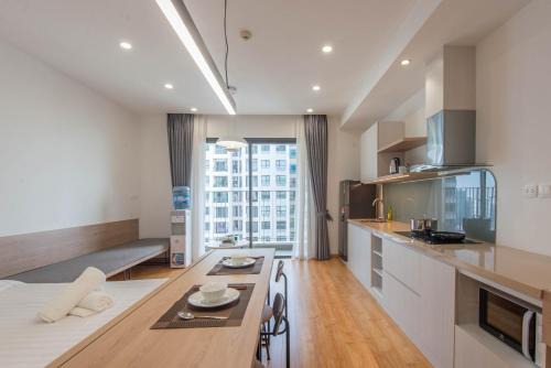 Trung Hoa Nhan Chinh Apartment | Cozy Vinhomes D Capital 1