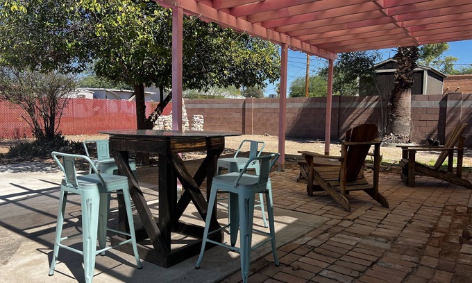 Arroyo Chico House | Cozy Vintage Desert Escape at Casa Pomelo. Pet friendly & Minutes from Downtown