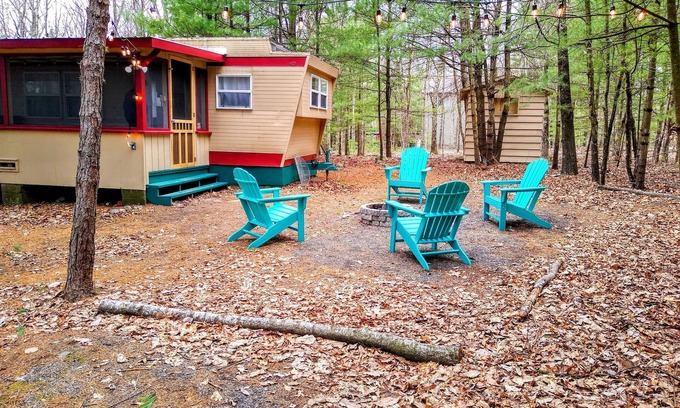 Layton House | Cozy vintage hilltop getaway - great Poconos location!