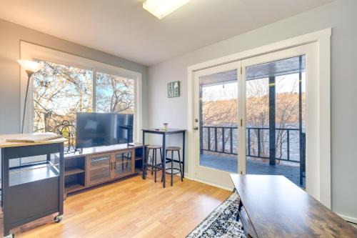 Hallowell Apartment | Cozy Water-View Apt in the Heart of Downtown!