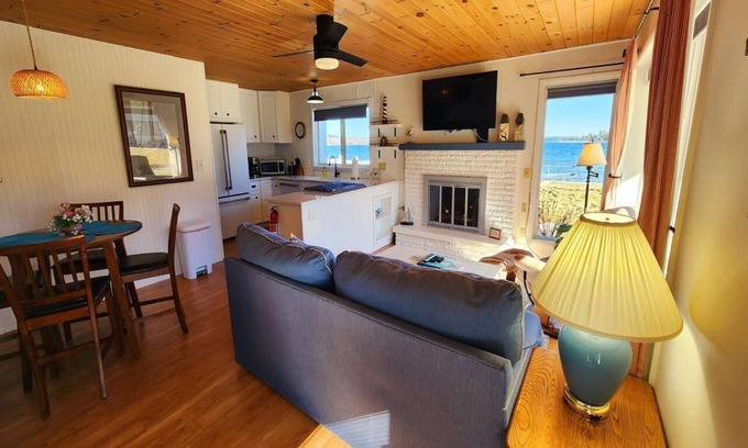 Conway Condo | Cozy Watercolors Retreat on Crooked Lake-Minutes to Harbor Springs & Petoskey