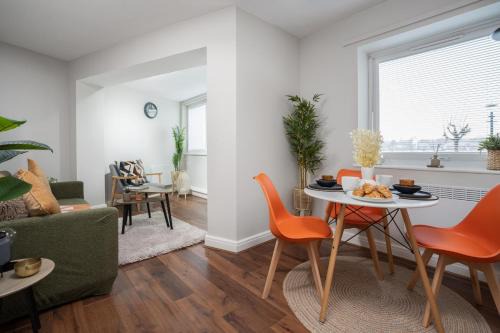 Preston Apartment | Cozy Waterfront Apartment - Free Parking & Wi-Fi